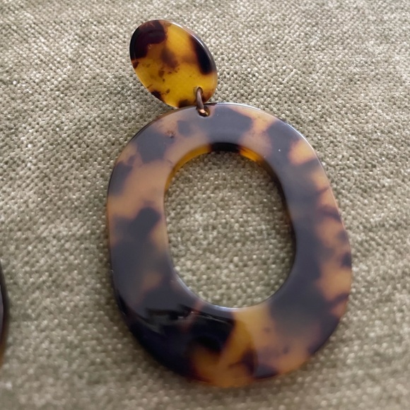 Tortoise shell drop earrings - Picture 2 of 4